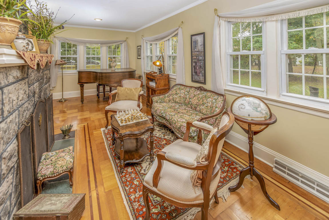 A Dramatic Colonial Living Room